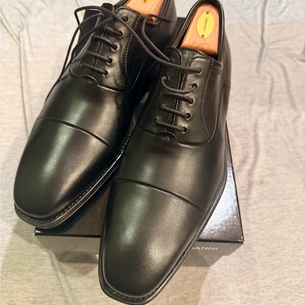 Magnanni Black Leather Oxfords